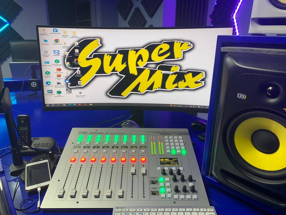 SUPERMIX FM, equipada con la mesa digital AEQ CAPITOL IP