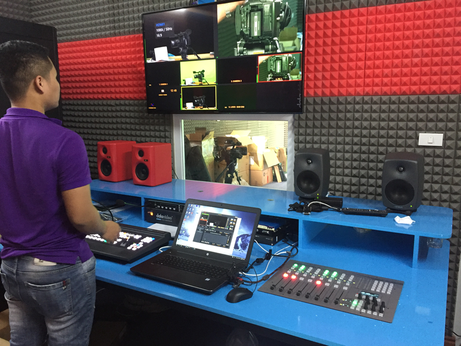 La estación de radio y televisión de Vinh Yen City cuenta con tecnología AEQ