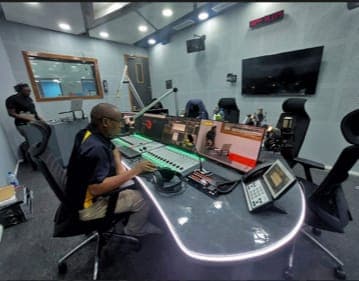 Bongo FM en Tanzania selecciona la consola AEQ FORUM IP SPLIT para su estudio principal