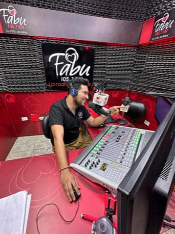 AEQ FORUM DIGITALIZA LAS EMISIONES DE RADIO FABU EN GUAYAQUIL, ECUADOR
