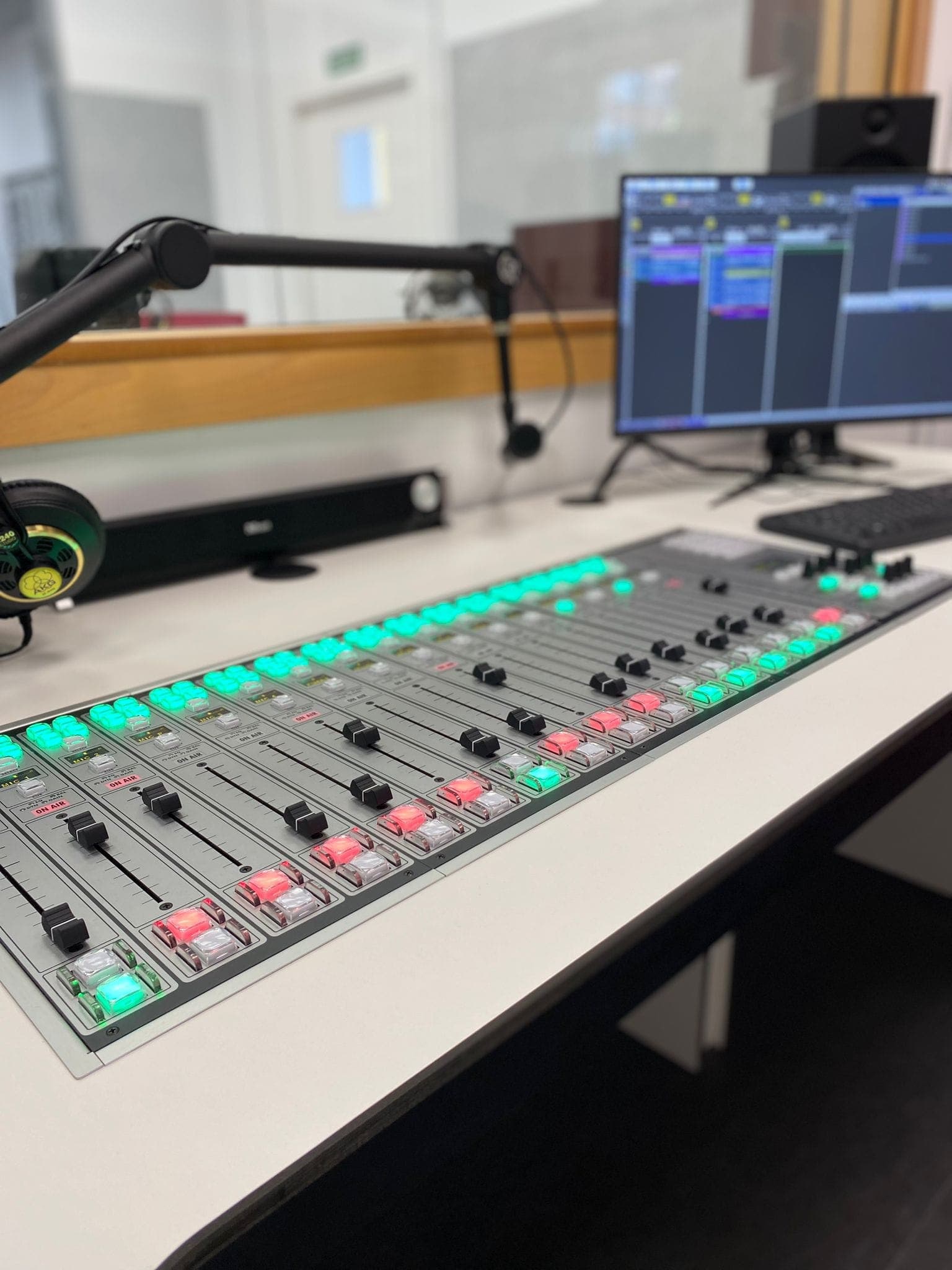 LA UNIVERSIDAD NEBRIJA APUESTA NUEVAMENTE POR AEQ
PARA SUS NUEVOS ESTUDIOS DE RADIO