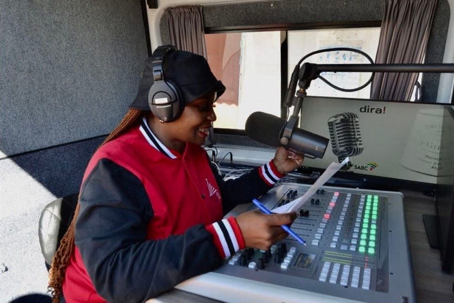 LESEDI FM APUESTA POR LA CERCANÍA CON SU AUDIENCIA
GRACIAS A LA TECNOLOGÍA DE AEQ