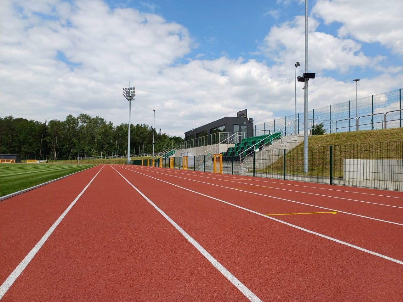 TECNOLOGÍA AEQ EN LA MODERNIZACIÓN DEL ESTADIO DE STARACHOWICE EN POLONIA