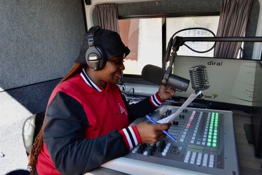 LESEDI FM APUESTA POR LA CERCANÍA CON SU AUDIENCIA
GRACIAS A LA TECNOLOGÍA DE AEQ
